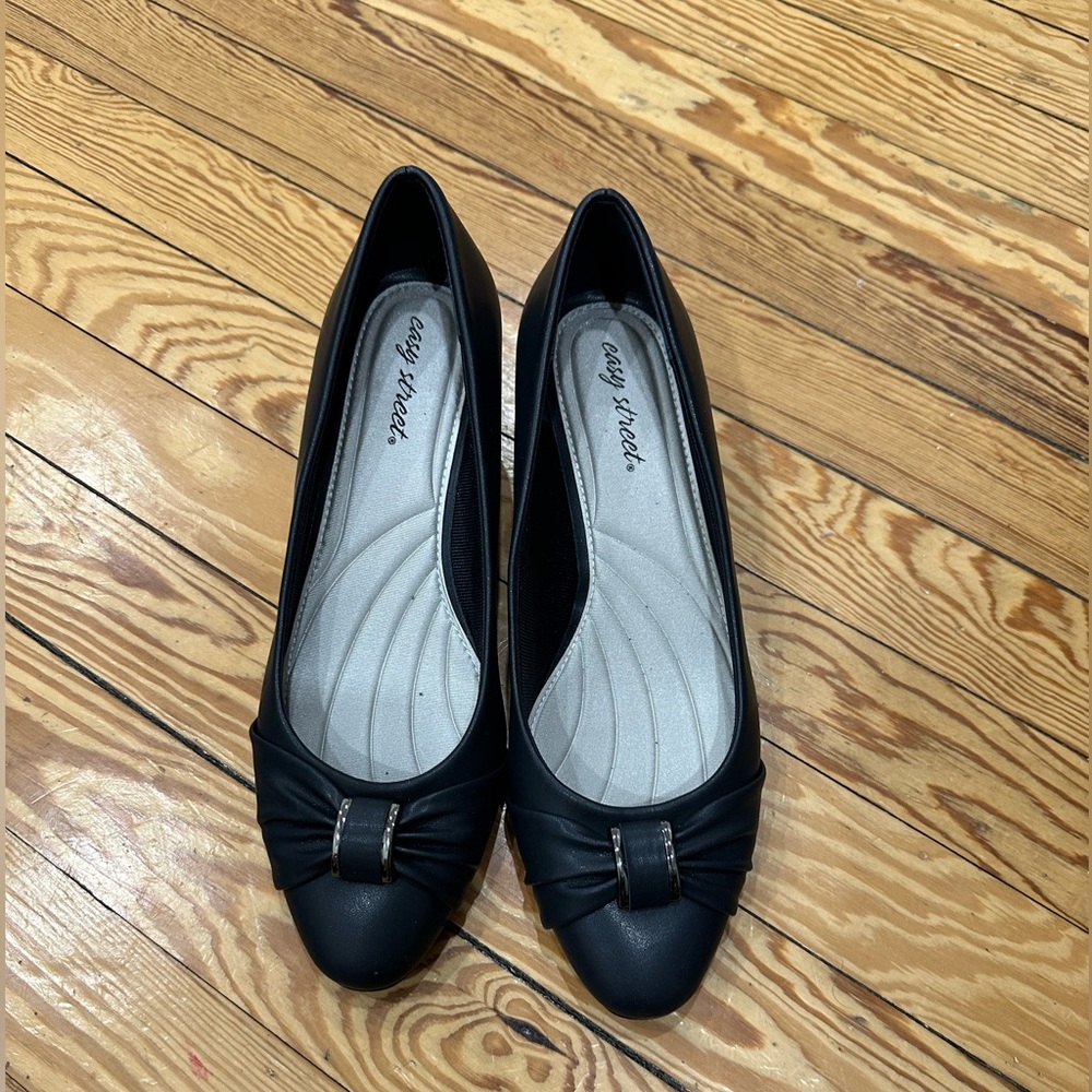 Easy Street Women's Eloise Dress Pump
(Size 11)